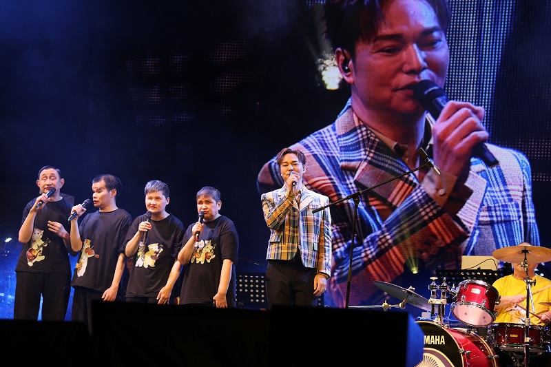 方俊慈善演唱會